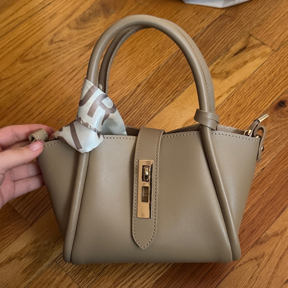 Elegant Tan Handbag